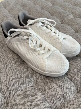 SUAVS classic sneakers size W9/M7